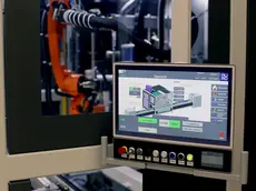 HMI - Display 24 Zoll mit Zusatztastenmodul und Seitengriffen