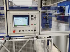 Maschine zur mechanischen Vorbereitung eines Großflächenwerkzeuges