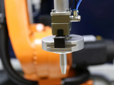 Robotergestützte Klebeapplikation für CFK-Hybridbauteile