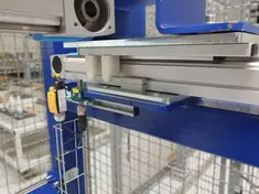 Maschine zur mechanischen Vorbereitung eines Großflächenwerkzeuges