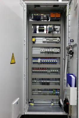 Grosser Schaltschrank inkl. Dokumentation