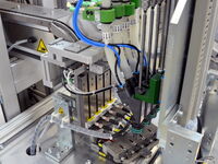 fourfold screw head