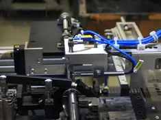 praezisions-fuegeanlage-kerbstift-getriebe